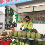 Sầu riêng và các loại nông sản trong “lễ hội trái cây” năm 2020. Ảnh: Trà Ban